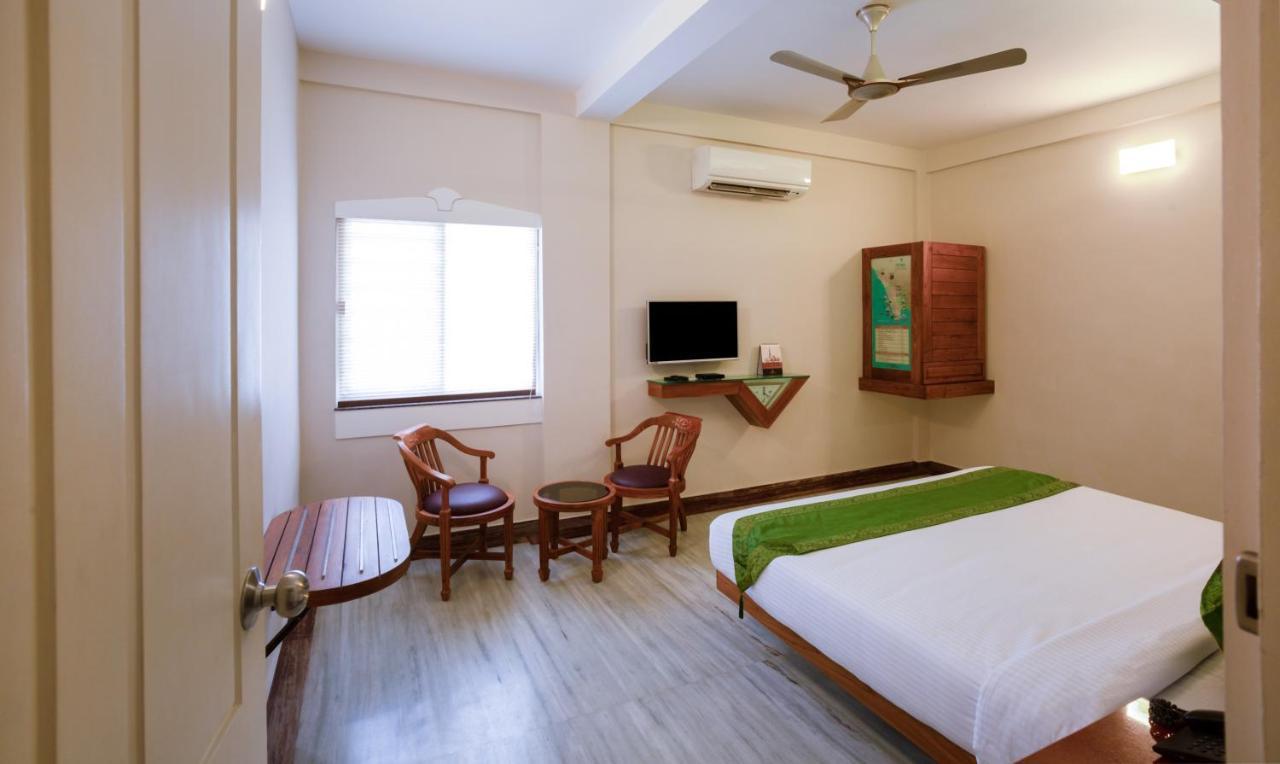 Готель Treebo The Qasr Kochi Екстер'єр фото